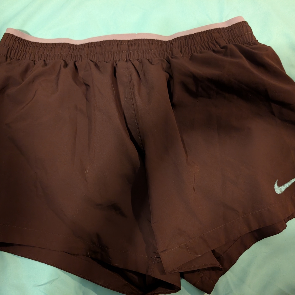 Nike Brown Athletic Shorts for Performance
